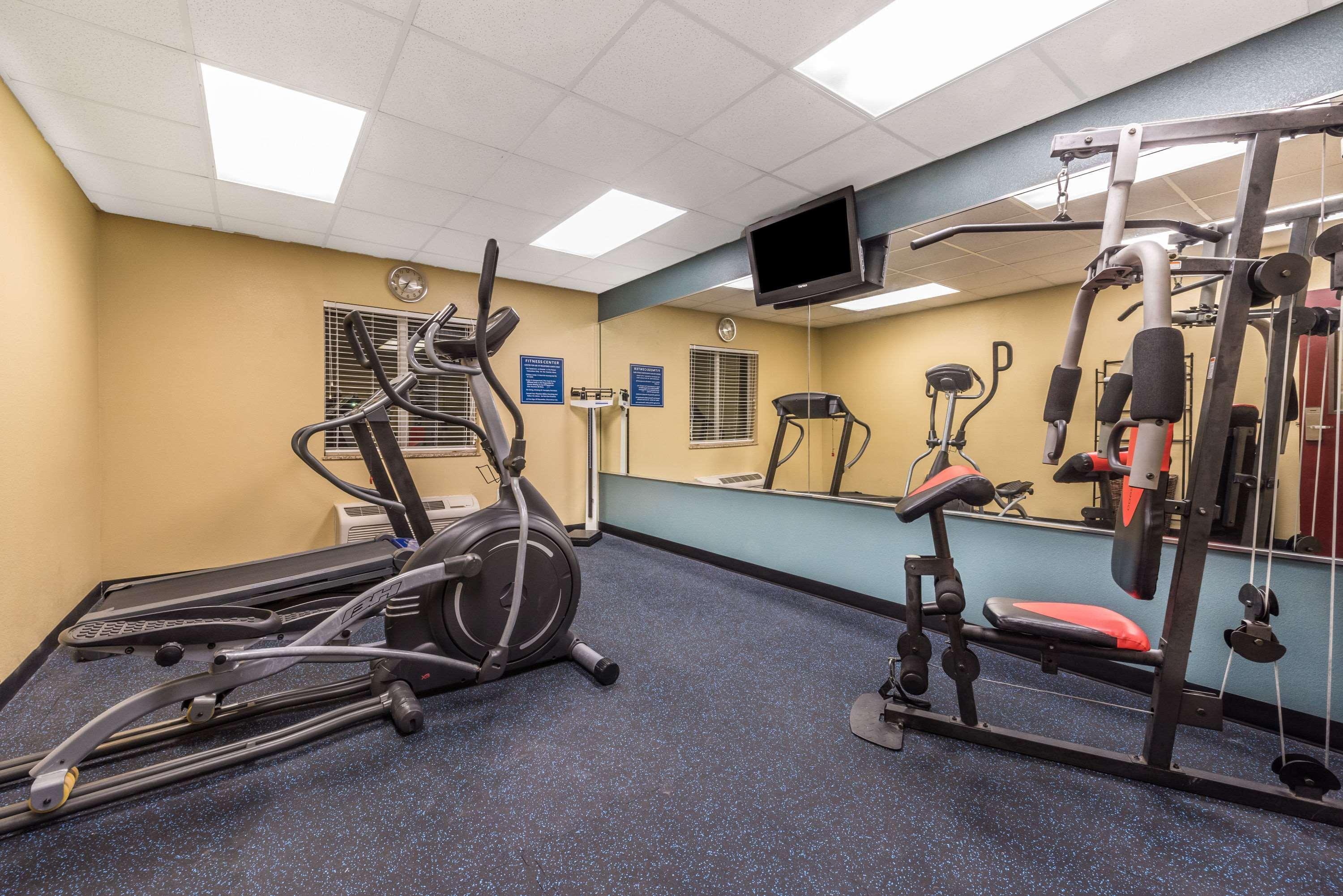Days Inn By Wyndham Rockdale Texas Экстерьер фото