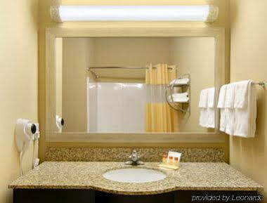 Days Inn By Wyndham Rockdale Texas Экстерьер фото